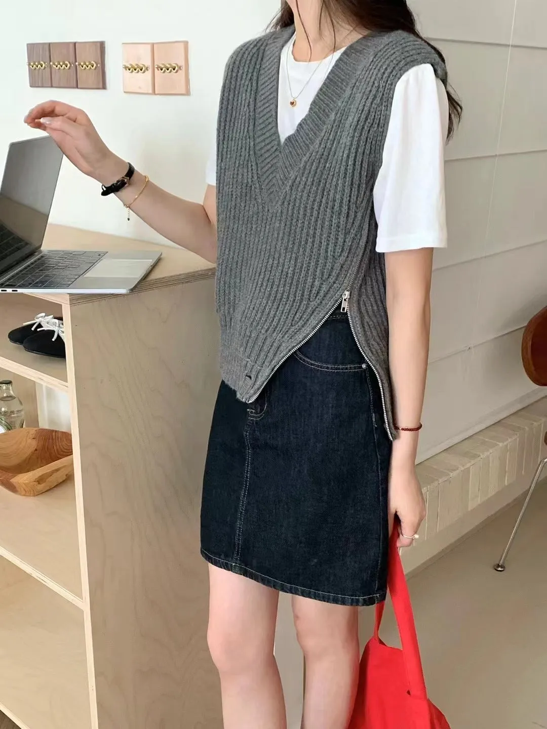 Lanfubeisi masc outfits Korean Style New Style Personalized Design Side Zipper V-neck Solid Color Loose Knitted Vest Women's All-Match Knitted Vest