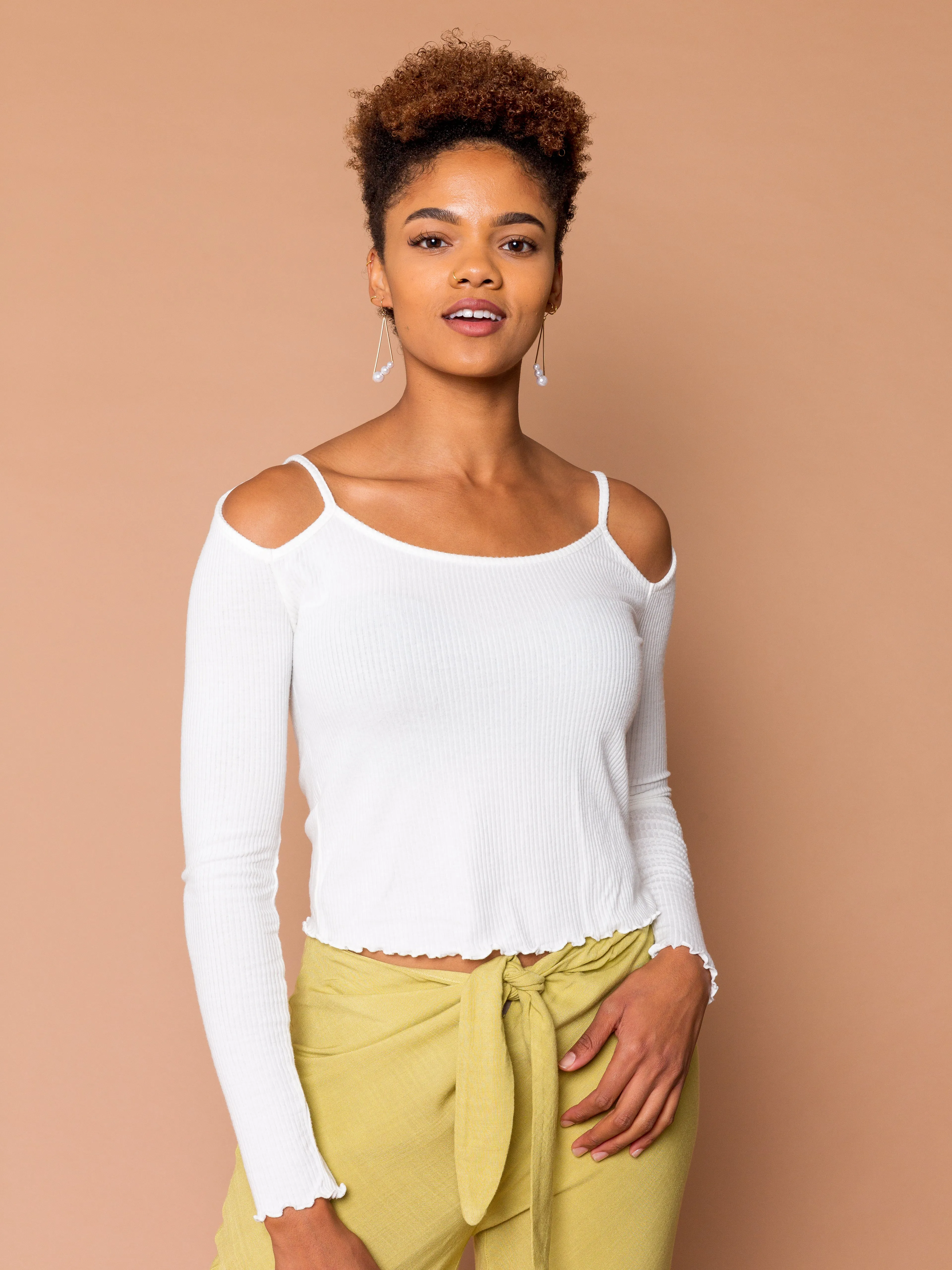 THE SHOULDER PEEK TOP - Milk