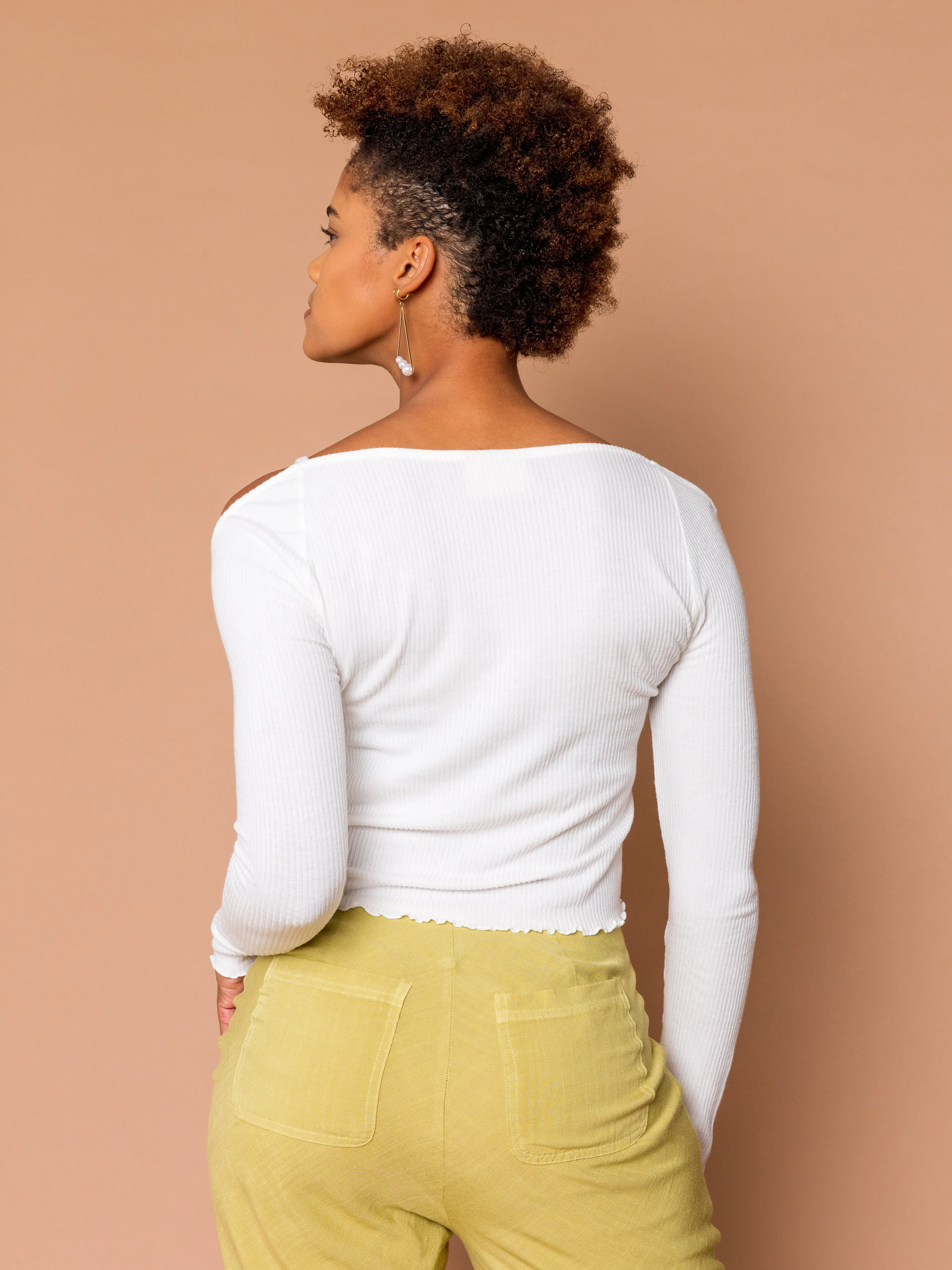 THE SHOULDER PEEK TOP - Milk